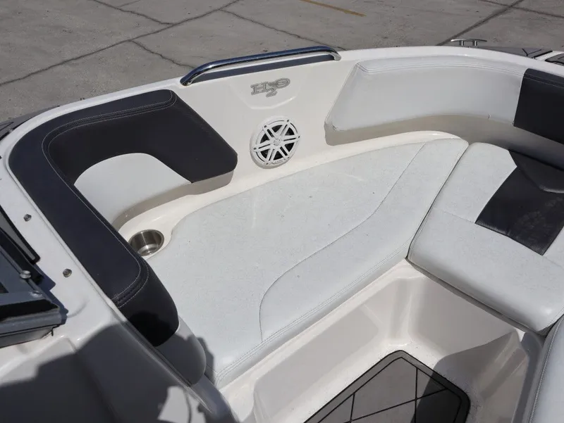 Slide: The Image of Chaparral 21 H2O Sport 2015 - 10