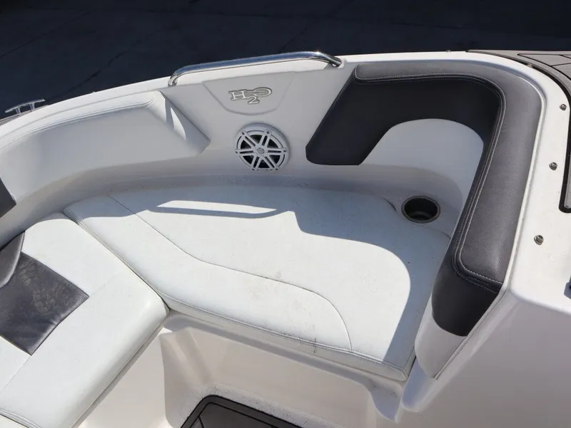 Slide: The Image of Chaparral 21 H2O Sport 2015 - 11