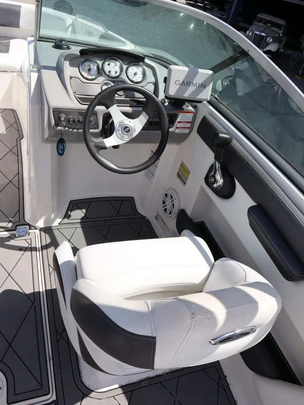 Slide: The Image of Chaparral 21 H2O Sport 2015 - 20