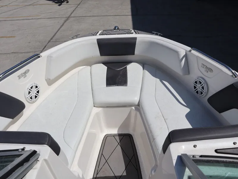 Slide: The Image of Chaparral 21 H2O Sport 2015 - 9