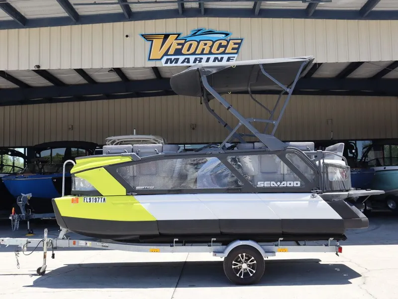 The Image of Sea-Doo Switch Cruise 18 - 170 HP 2023 - 1