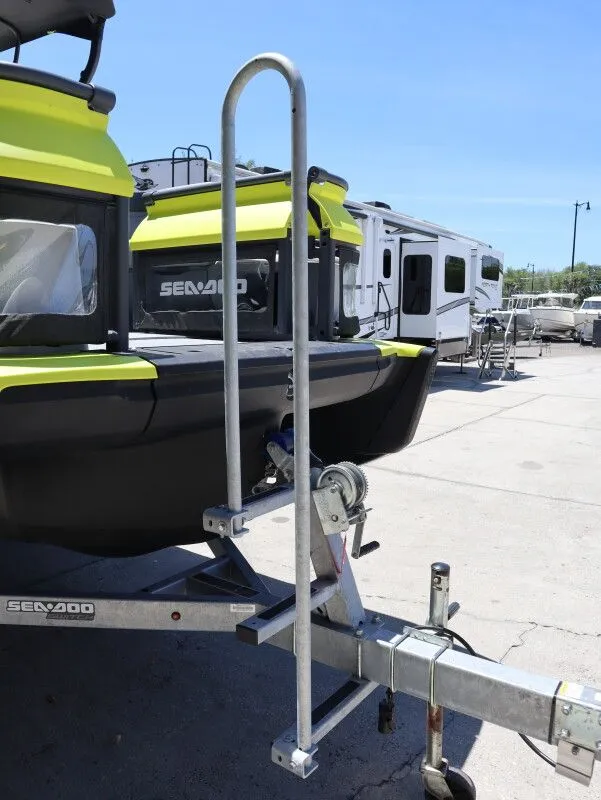 Slide: The Image of Sea-Doo Switch Cruise 18 - 170 HP 2023 - 10