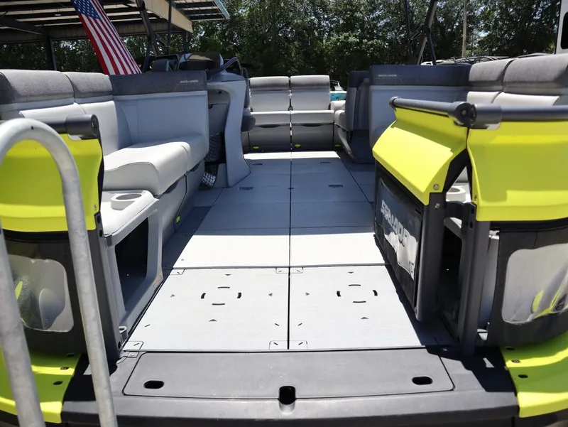 Slide: The Image of Sea-Doo Switch Cruise 18 - 170 HP 2023 - 11