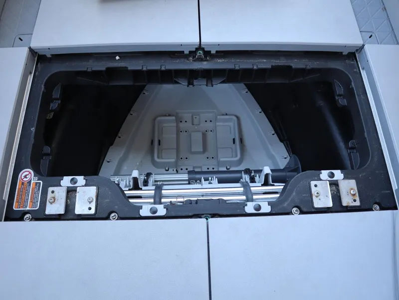 Slide: The Image of Sea-Doo Switch Cruise 18 - 170 HP 2023 - 12