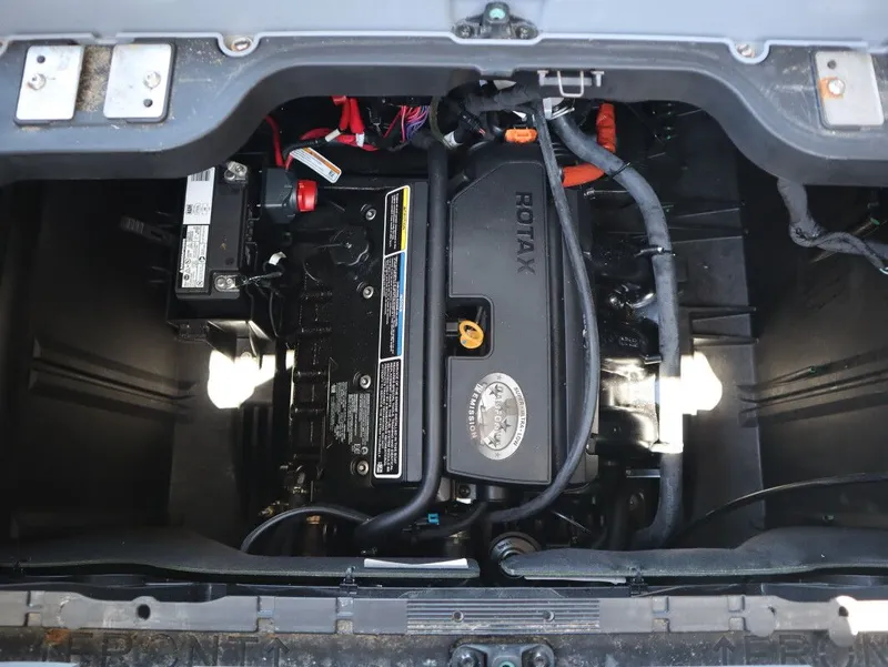 Slide: The Image of Sea-Doo Switch Cruise 18 - 170 HP 2023 - 14