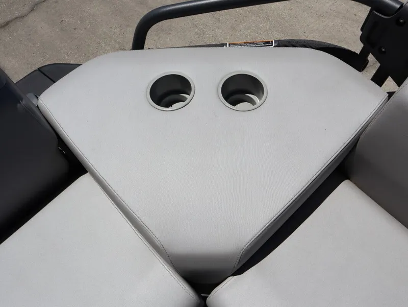Slide: The Image of Sea-Doo Switch Cruise 18 - 170 HP 2023 - 18