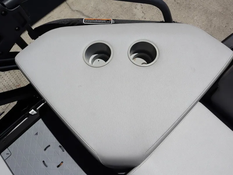 Slide: The Image of Sea-Doo Switch Cruise 18 - 170 HP 2023 - 19