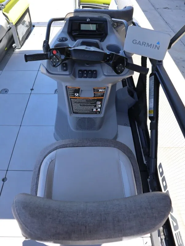 Slide: The Image of Sea-Doo Switch Cruise 18 - 170 HP 2023 - 20