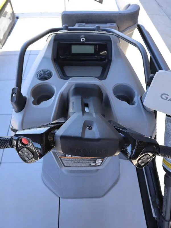 Slide: The Image of Sea-Doo Switch Cruise 18 - 170 HP 2023 - 21
