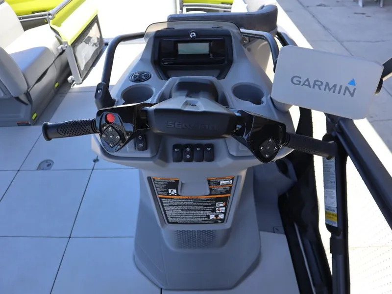 Slide: The Image of Sea-Doo Switch Cruise 18 - 170 HP 2023 - 22