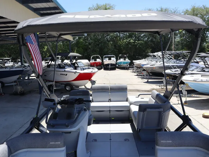 Slide: The Image of Sea-Doo Switch Cruise 18 - 170 HP 2023 - 25