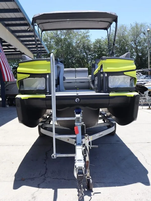 Slide: The Image of Sea-Doo Switch Cruise 18 - 170 HP 2023 - 3