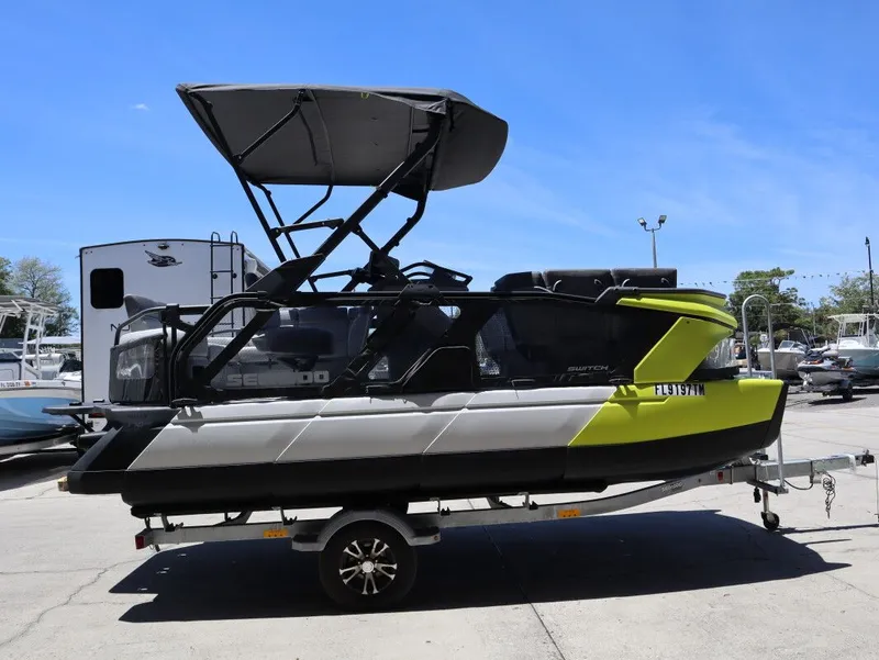 Slide: The Image of Sea-Doo Switch Cruise 18 - 170 HP 2023 - 5