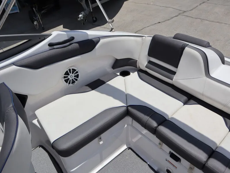 Slide: The Image of Yamaha SX210 2020 - 18