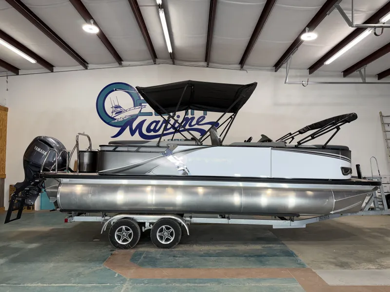 The Image of Avalon LSZ Quad Lounge - 23' 2025 - 1