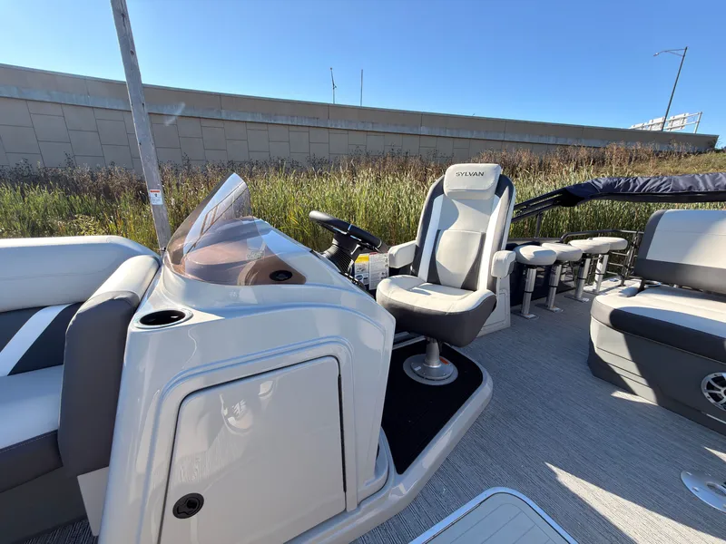 Slide: The Image of The image shows the cockpit of a 2026 Sylvan MIRAGE X3 DLZ BAR with modern seating. - 31