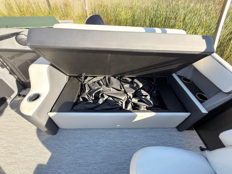 Slide: The Image of The 2027 Sylvan R-20 Q DH features an open bench seat with storage underneath. - 38