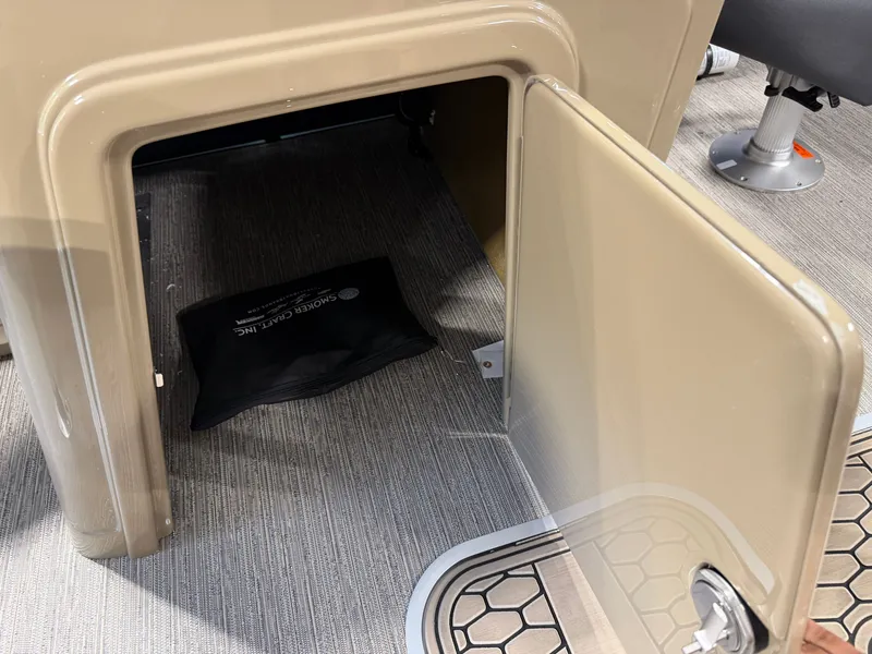 Slide: The Image of Storage compartment in Sylvan MIRAGE X1 CLZ DH 2026 with open door and bag. - 16