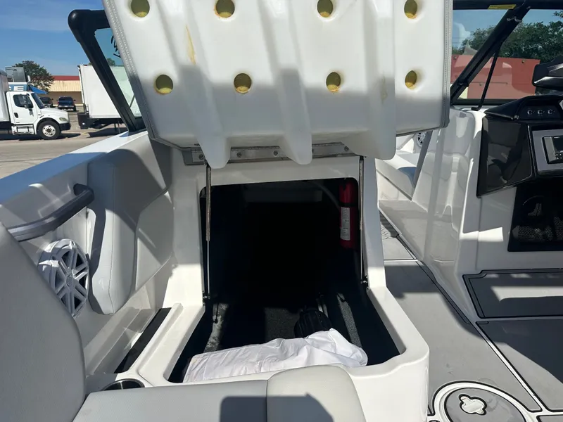 Slide: The Image of MasterCraft NXT24 2022 - 14