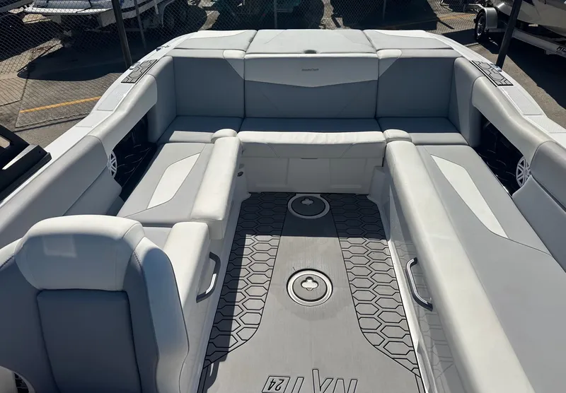 Slide: The Image of MasterCraft NXT24 2022 - 17