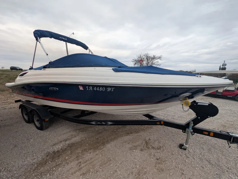 The Image of Sea Ray SLX 230 2015 - 1