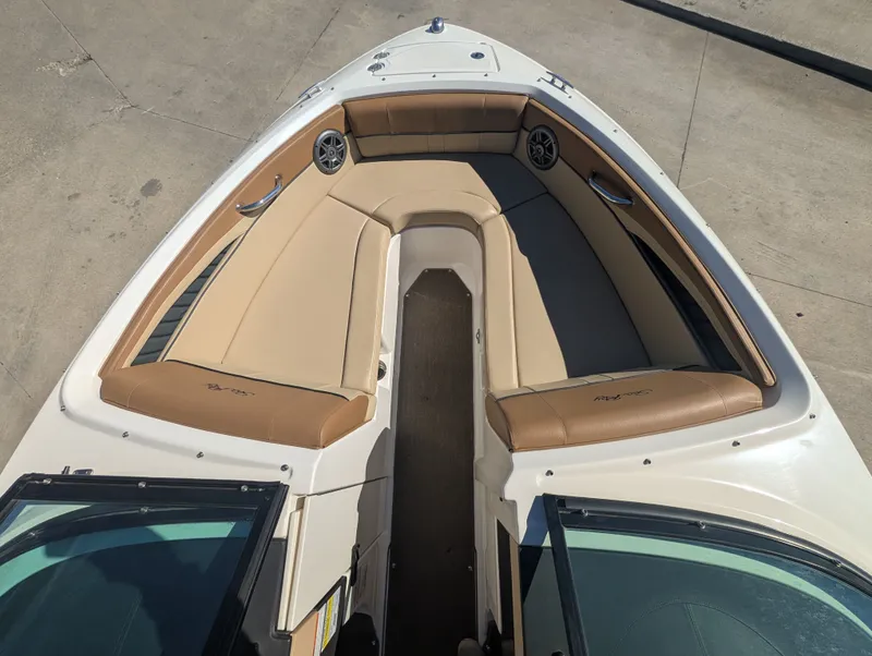 Slide: The Image of Sea Ray SLX 230 2015 - 10