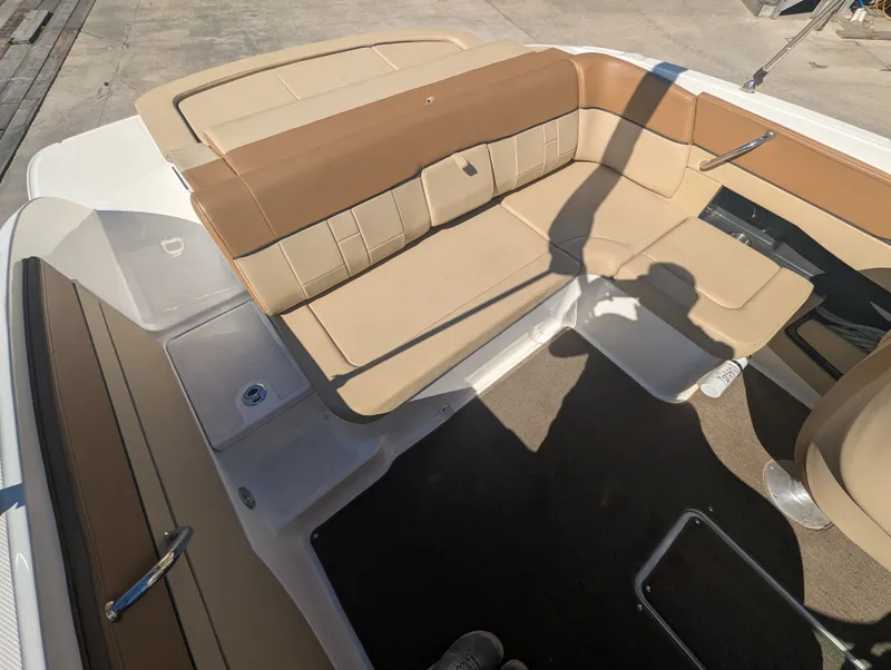 Slide: The Image of Sea Ray SLX 230 2015 - 13