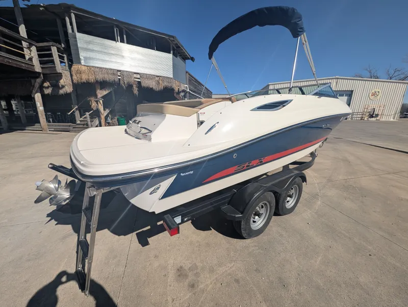 Slide: The Image of Sea Ray SLX 230 2015 - 15