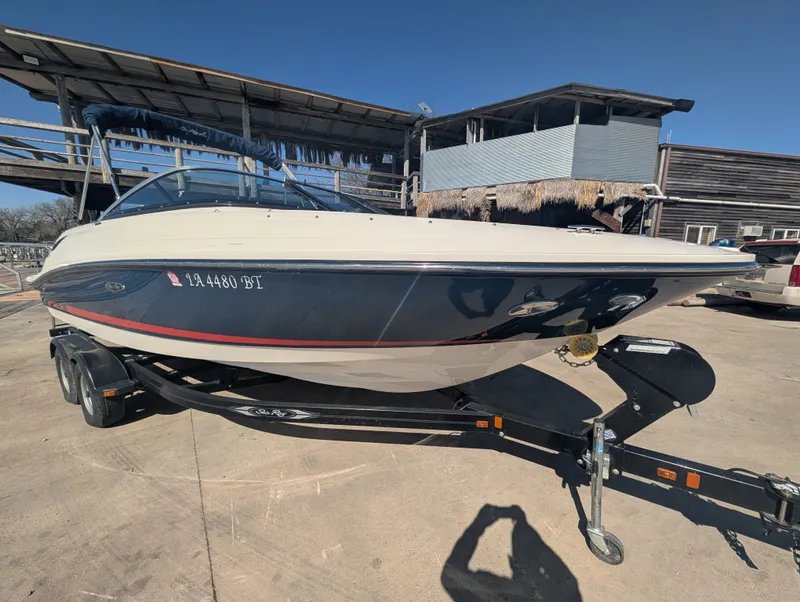 Slide: The Image of Sea Ray SLX 230 2015 - 16