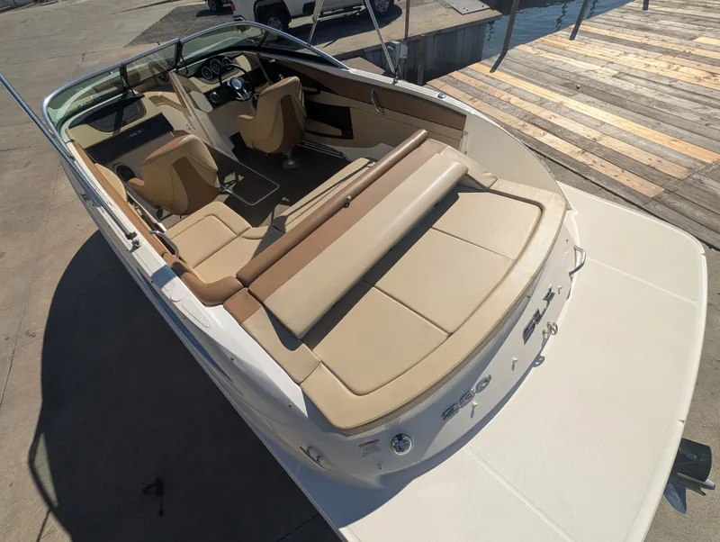 Slide: The Image of Sea Ray SLX 230 2015 - 18
