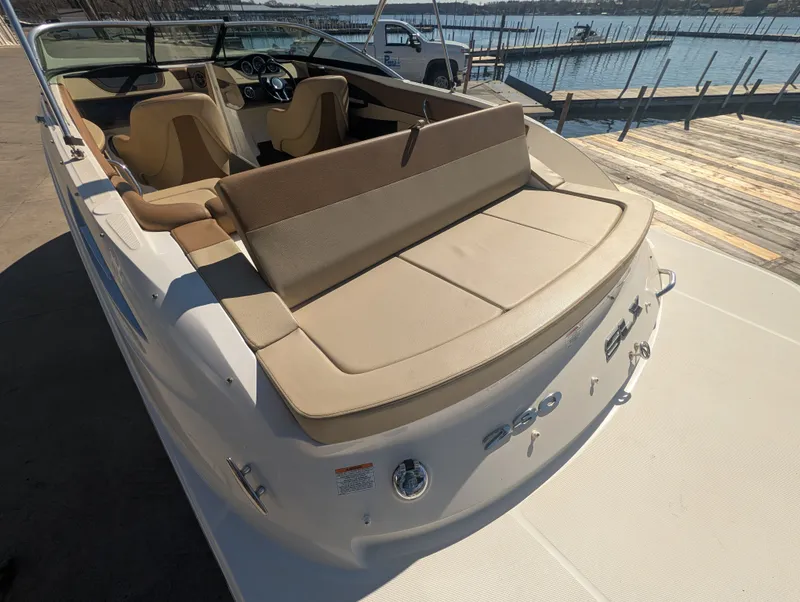 Slide: The Image of Sea Ray SLX 230 2015 - 19