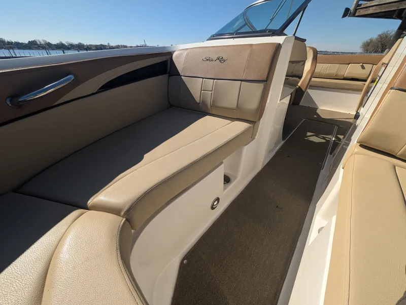 Slide: The Image of Sea Ray SLX 230 2015 - 22