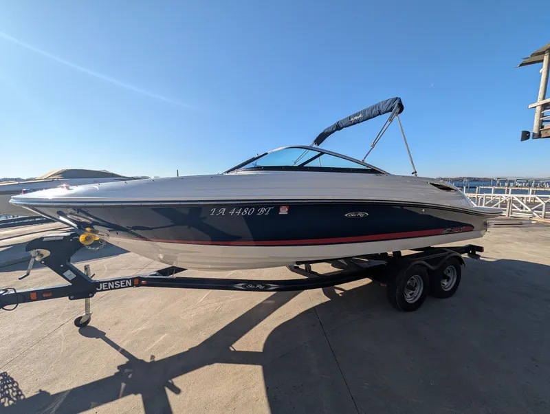 Slide: The Image of Sea Ray SLX 230 2015 - 5