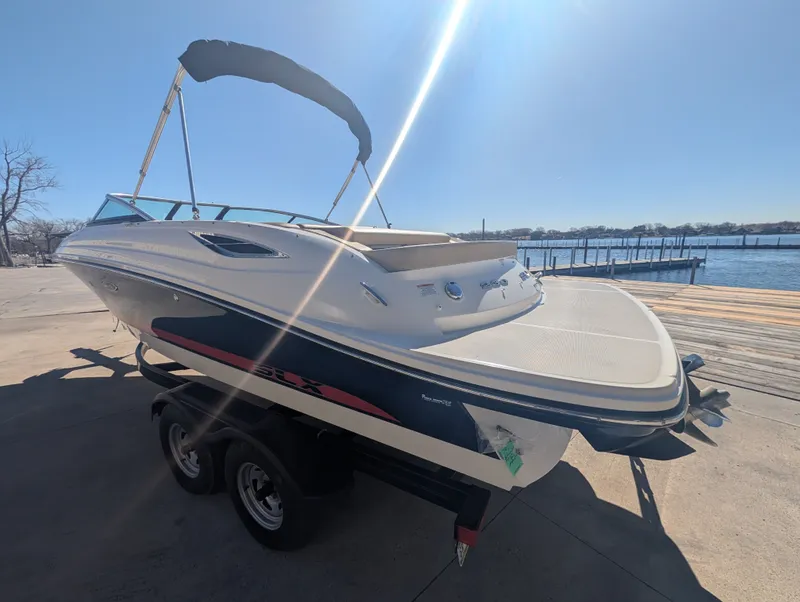 Slide: The Image of Sea Ray SLX 230 2015 - 7