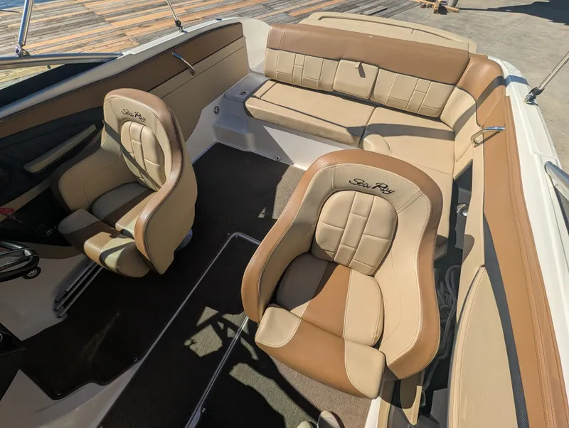 Slide: The Image of Sea Ray SLX 230 2015 - 9