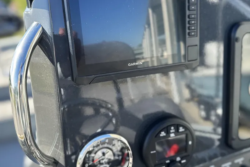 Slide: The Image of Dashboard of 2026 Avid 20 Rogue CC with Garmin display and gauges. - 15