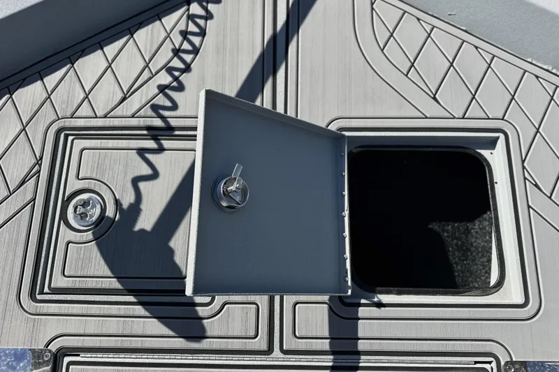 Slide: The Image of Deck hatch of 2026 Avid 20 Rogue CC boat, featuring sleek design and secure latch. - 22