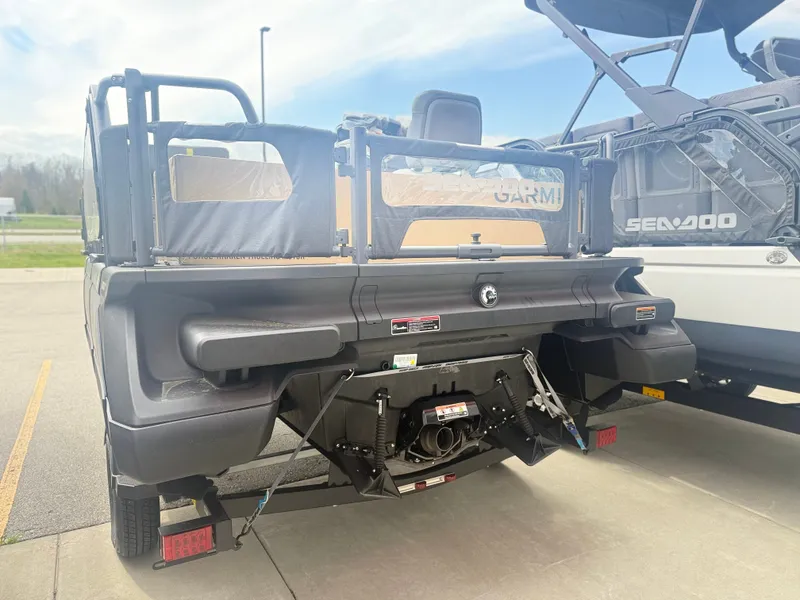 Slide: The Image of Sea-Doo Switch Fish Compact - 170 hp 2026 - 7