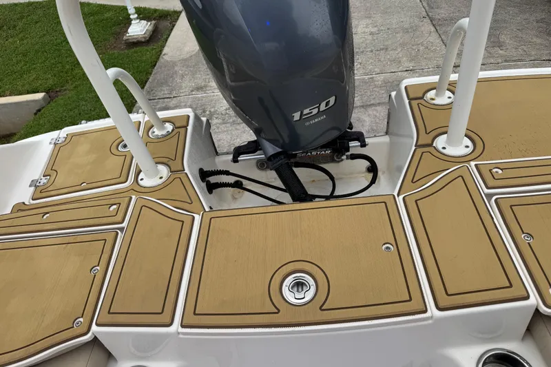 Slide: The Image of 2017 Robalo R200 Center Console boat with Yamaha 150 engine and tan deck panels. - 21