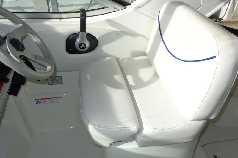 Slide: The Image of 2007 Bayliner 285 boat interior with white captain's seat and steering wheel. - 16
