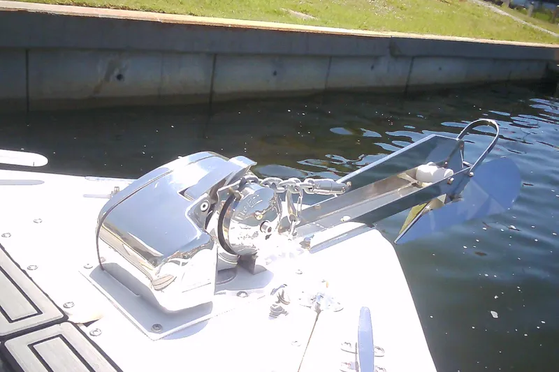 Slide: The Image of Anchor system on a 2021 Glasstream 240 CCX boat by the water. - 38