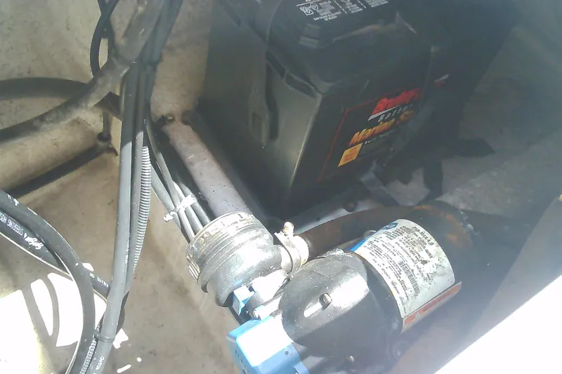 Slide: The Image of Battery and wiring inside a 2021 Glasstream 240 CCX boat compartment. - 43