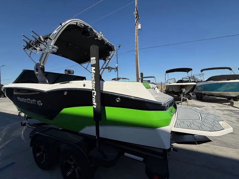 Slide: The Image of MasterCraft NXT20 2021 - 10