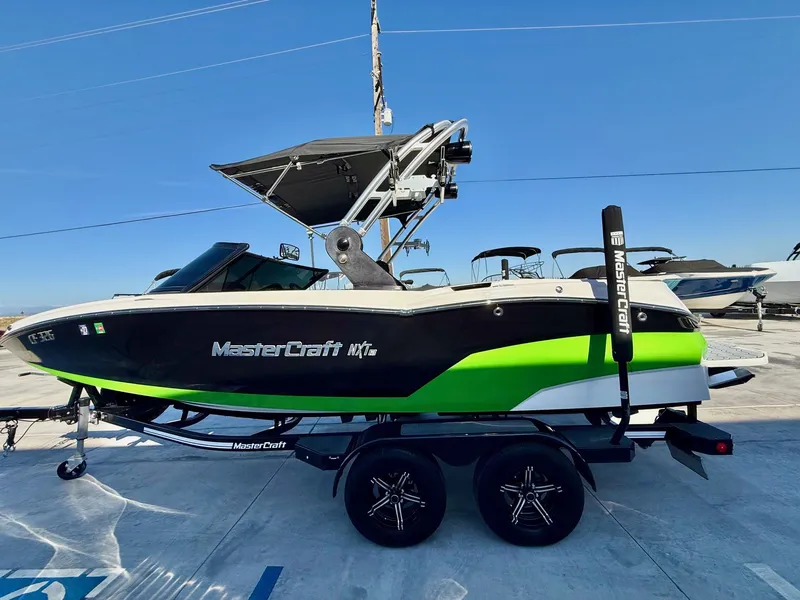 Slide: The Image of MasterCraft NXT20 2021 - 11