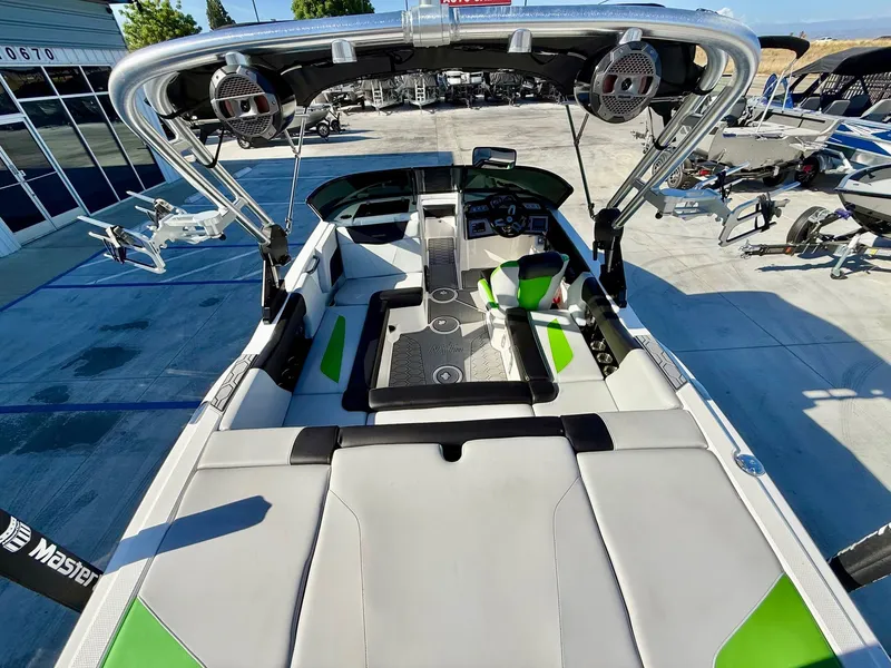 Slide: The Image of MasterCraft NXT20 2021 - 13