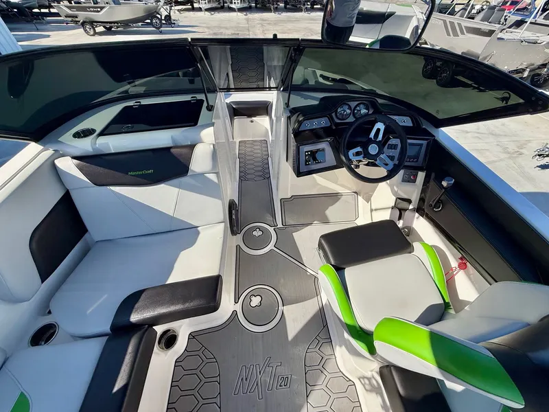 Slide: The Image of MasterCraft NXT20 2021 - 14