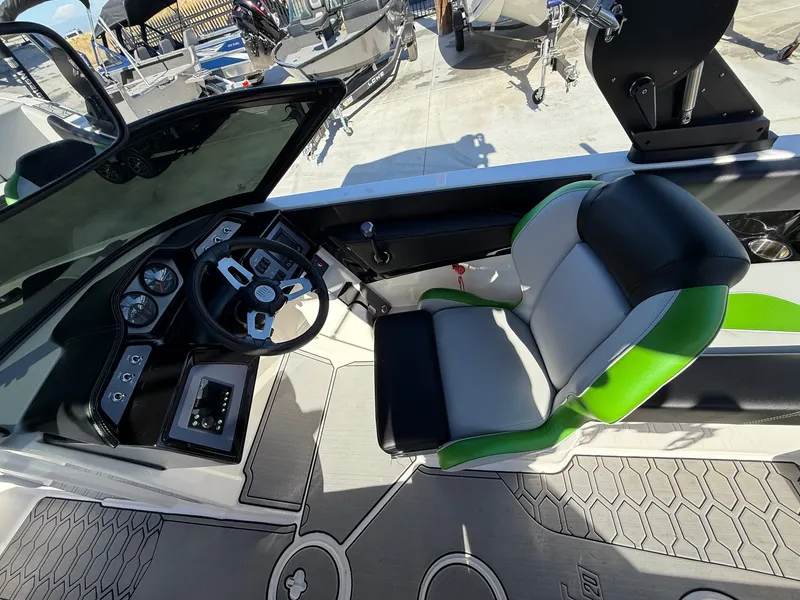 Slide: The Image of MasterCraft NXT20 2021 - 15