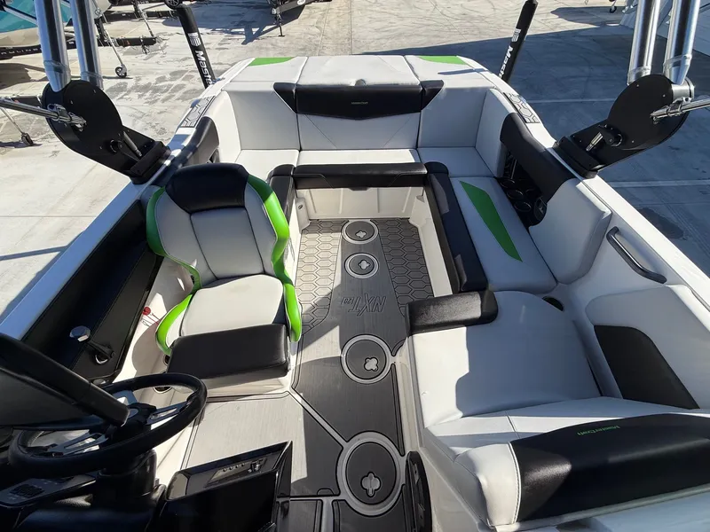 Slide: The Image of MasterCraft NXT20 2021 - 16