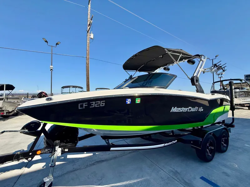 Slide: The Image of MasterCraft NXT20 2021 - 3
