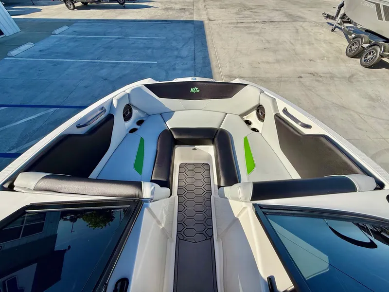Slide: The Image of MasterCraft NXT20 2021 - 5